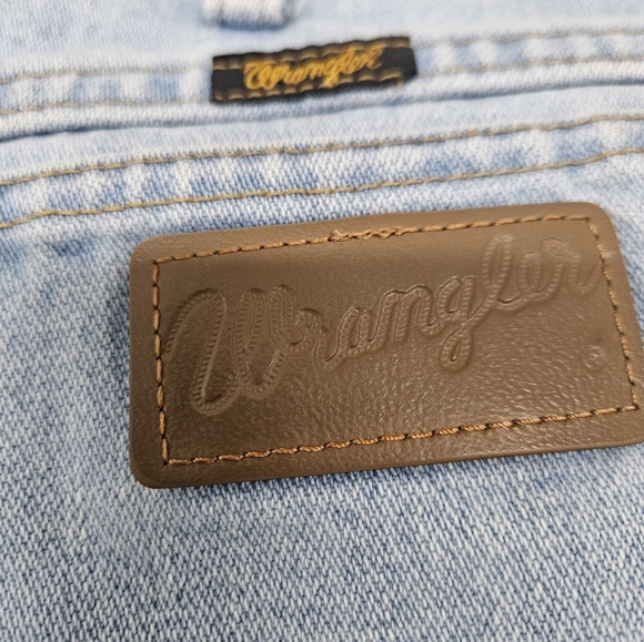 Wrangler Jeans Men's Size 36x32 Light Wash Blue - Picture 7 of 8